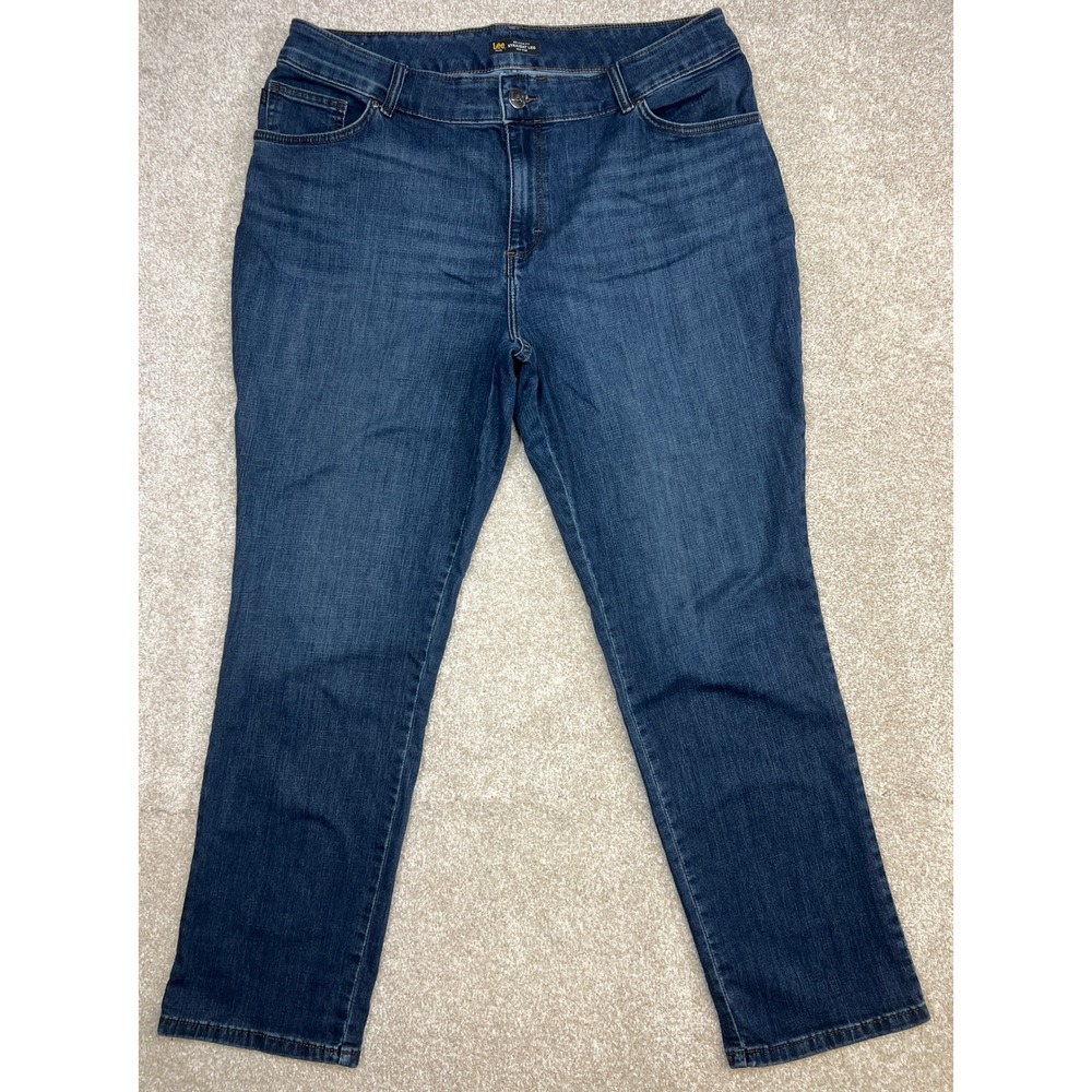 Lee Women Plus Size 18W Medium Relaxed Fit Straight Leg Mid Rise Denim Jeans